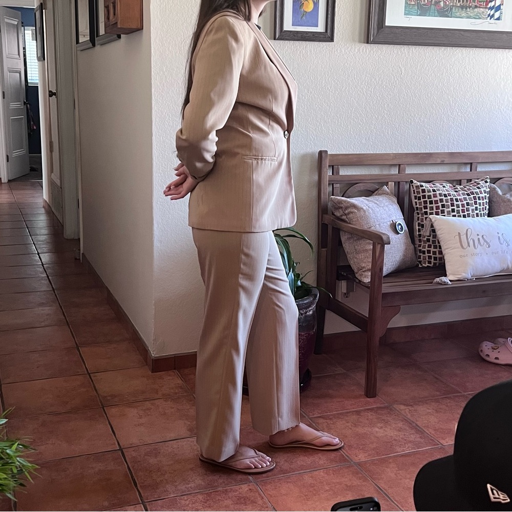Jones New York Suit Petite One-Button Blazer. Size 6P, Tan with Black Stripes - Picture 11 of 16